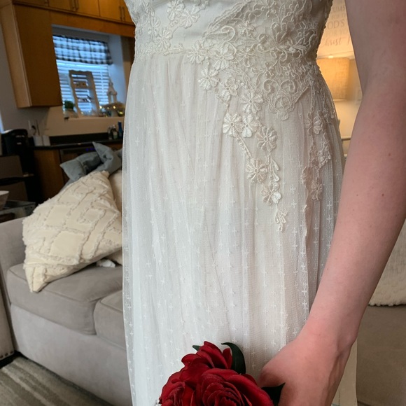 Galina Wedding Dress size 6 ivory cream lace overlay floral embroidered - Picture 8 of 10